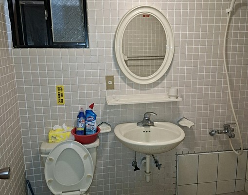 世貿中心,中工二路,三樓單人套房,近工業區, - Image 12