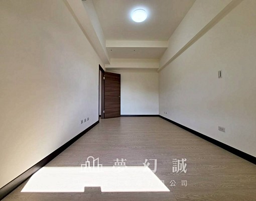 高鐵特區。兩房平車。可租補台水電 - Image 5