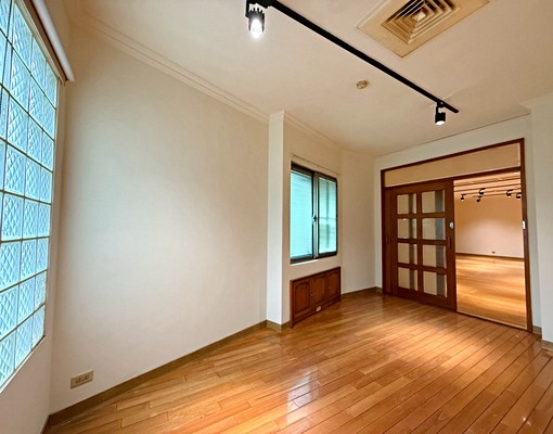 正對惠來公園滿滿樹海超大整層電梯住家辦公兩用附二車位 - Image 10