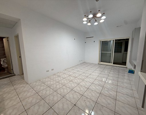 傑出租屋/稀有1樓全新裝潢,可寵可補助入籍,雙車位! - Image 4