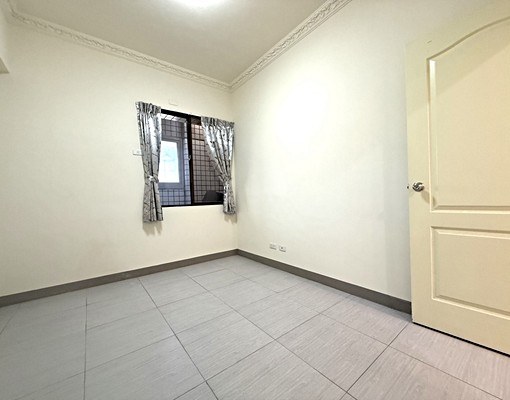 大里中興路肯德基2房車位美華廈 - Image 5