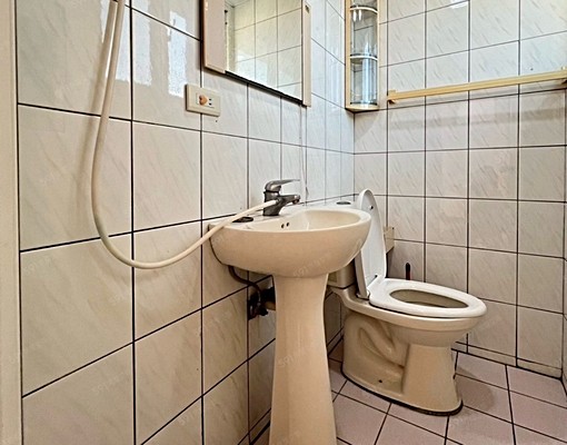 【稀有三房🔥經國路旁機能超強✨含管含車位可租補💕 - Image 9