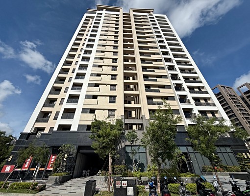 租-高大特區文陽景漾三房平車(可租補) - Image 1