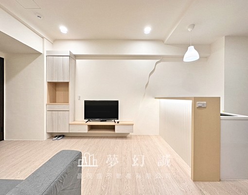 高鐵特區。全配三房含管。可租補台水電 - Image 1