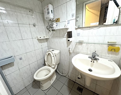 近逢甲商圈與新光遠百交通方便(台水電) - Image 8