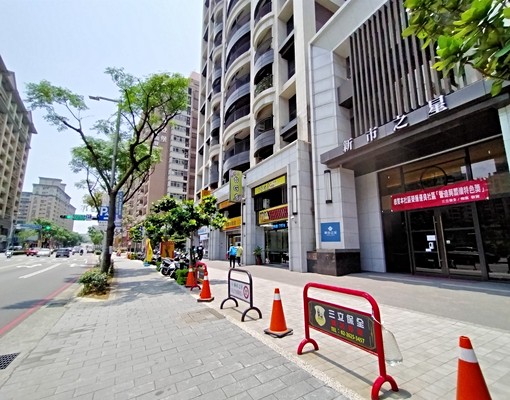 最金貴蛋黃區,萬坪公園,輕軌,家樂福商圈旁,頂天立地2房 - Image 3