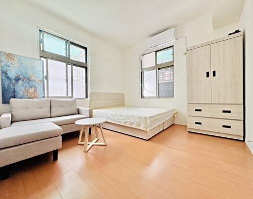 ✨可租補✨近東湖明亮舒適套房(含水費網路第四台) - Image 1