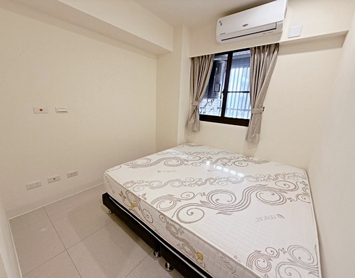 左營i世界精美2房2衛平車 - Image 1