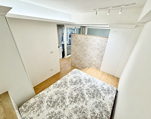 降價!!!有機車位近轉運站旁租屋設備齊全含網路!可租雙補! - Image 8