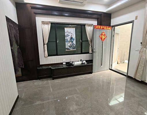 安和路五段車庫透天厝 - Image 2