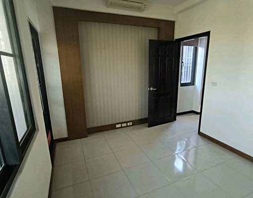 安和路五段車庫透天厝 - Image 7