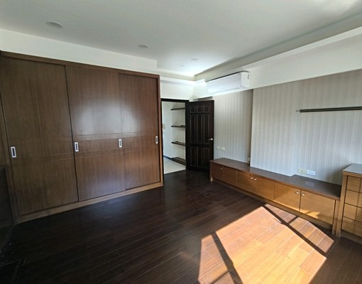 安和路五段車庫透天厝 - Image 9