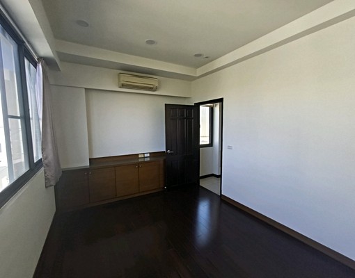 安和路五段車庫透天厝 - Image 11