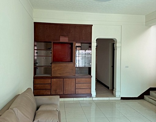 台中西屯區福雅路精華地段全新裝修透天厝 - Image 2