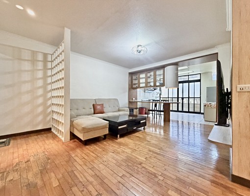 超大兩房🔥可租補💖貓狗之家✨木質地板系統櫃✅近74超方便 - Image 1