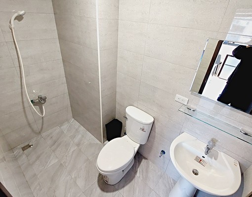 設備齊全!有獨洗!包網路第四台!有停車位及電梯整體與雙租補! - Image 13