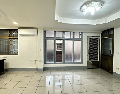 近新莊捷運/近建中街/近中正路/公園一路 - Image 3