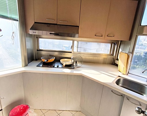 南區超俗3+1房|可租補|全室系統櫃|採光超好|頂樓戶不怕吵 - Image 5