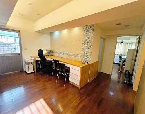 南區超俗3+1房|可租補|全室系統櫃|採光超好|頂樓戶不怕吵 - Image 4