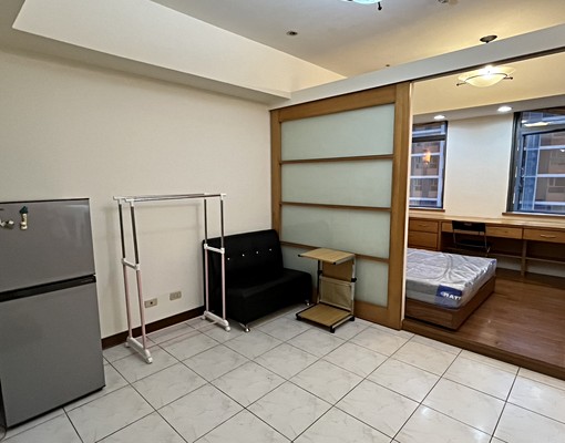 天空之城~美妝套房~一房一廳~捷運正對面 - Image 4