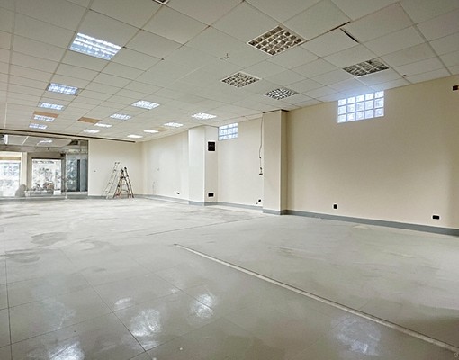 (租)正民生路中華電信旁B1-3樓黃金店面可分租辦公室 - Image 4