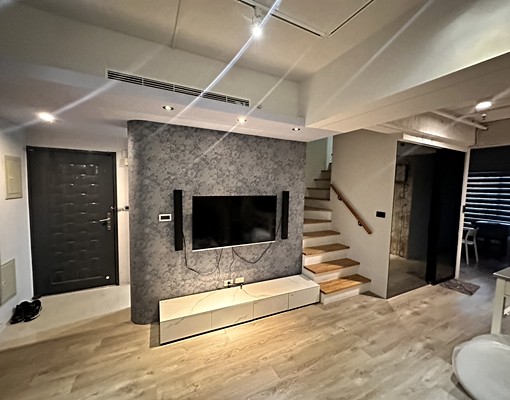 文心路四段質感建築樓中樓大空間3衛浴大更衣室 - Image 1