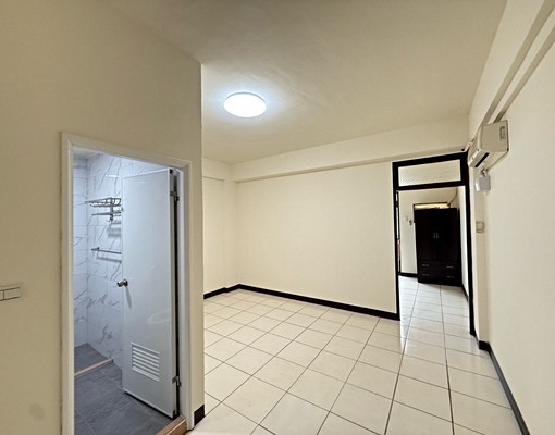 搶手!市區10坪大套房|獨立陽台+獨立衛浴 - Image 1