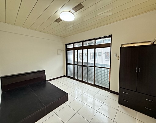 搶手!市區10坪大套房|獨立陽台+獨立衛浴 - Image 3