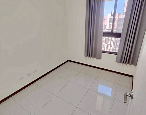 【烏日高鐵】三房平車/朝東採光/可租補(需傢俱可溝通) - Image 2