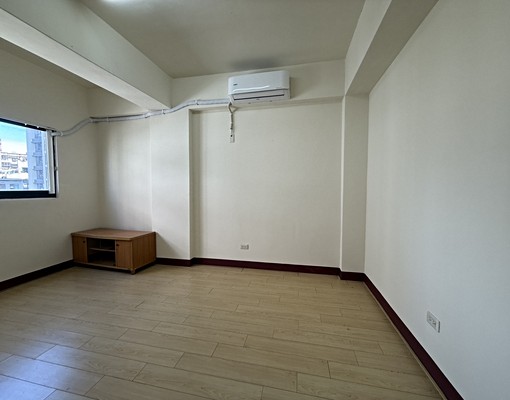 ★水湳經貿★中國醫大水湳校區★中央公園靜巷透天可戶籍租補 - Image 1