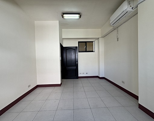 ★水湳經貿★中國醫大水湳校區★中央公園靜巷透天可戶籍租補 - Image 8