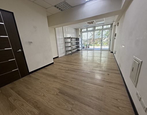 世界盃一樓~倉庫方便 - Image 1