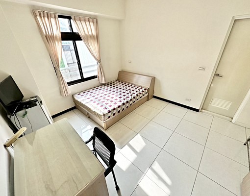 近東山文心🌺電梯🌺超大間🌺衛浴開窗🌺生活機能佳🌺 - Image 1