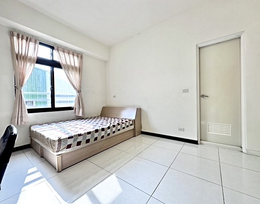 近東山文心🌺電梯🌺超大間🌺衛浴開窗🌺生活機能佳🌺 - Image 4