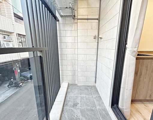 可租補😍超大間爬梯2樓高網速精美裝潢流理台陽台獨近五權車站 - Image 16