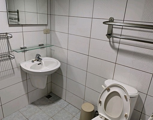 全新套房,三鐵火車站旁,停車位,採光佳,免仲費 - Image 14