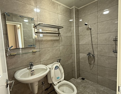 烏日高鐵特區套房💖採光通風佳>>頂樓有做隔熱處理 - Image 3