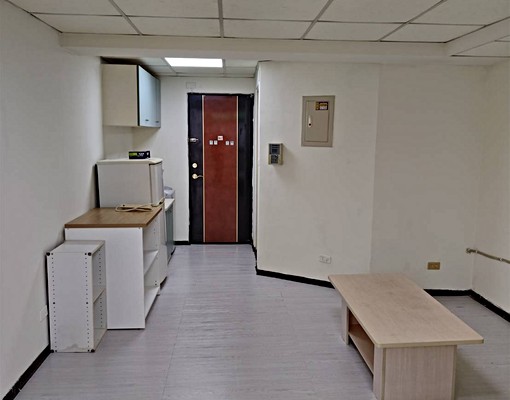 2分鐘巨城!新裝大坪數採光木地板電梯套房 - Image 2