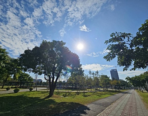 天闊-南興公園~機捷跟東山商圈3+1房▲雙車位 - Image 1