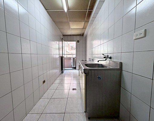 大鵬新城-可寵租補四房有平車 - Image 1