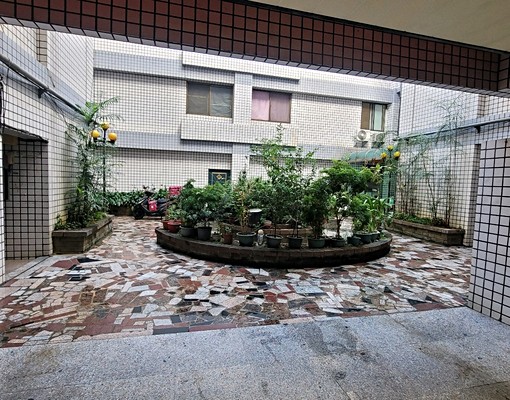 中興游泳池旁,3房2廳2衛,有車位可租 - Image 6