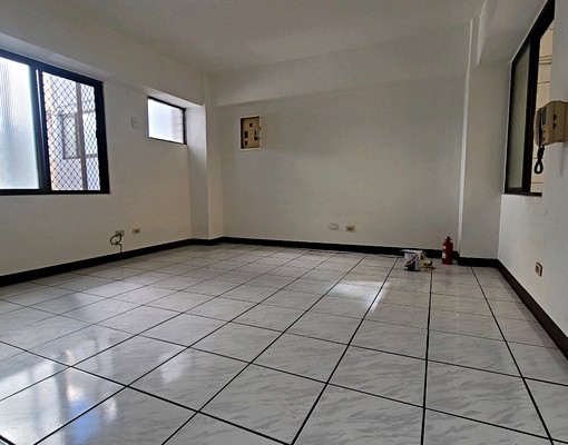 中興游泳池旁,3房2廳2衛,有車位可租 - Image 7