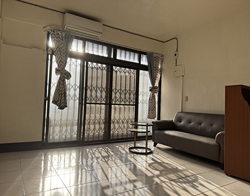 交通方便圖書館餐廳停車場菜市場夜市 - Image 1