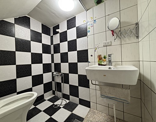 龍岡全聯旁透天~適小型辦公室、工作室、教室 - Image 5