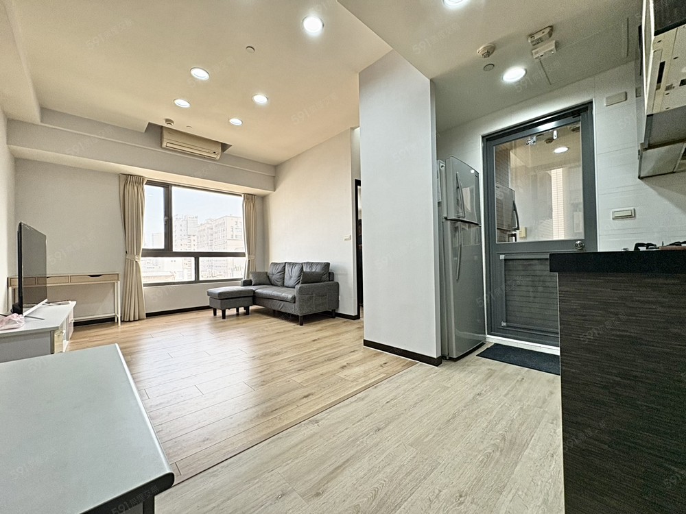 可租補🐬質感兩房✨採光很好✨市政府旁⭐全配傢俱🔥配平車 - Image 1