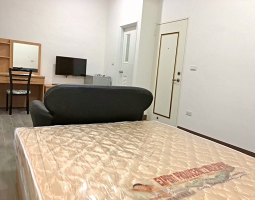 有獨立陽台洗衣機沙發家具全近捷運站套房 - Image 2