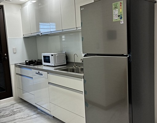 【台北小巨蛋】全新大樓、美裝潢,附基本家具家電 - Image 3