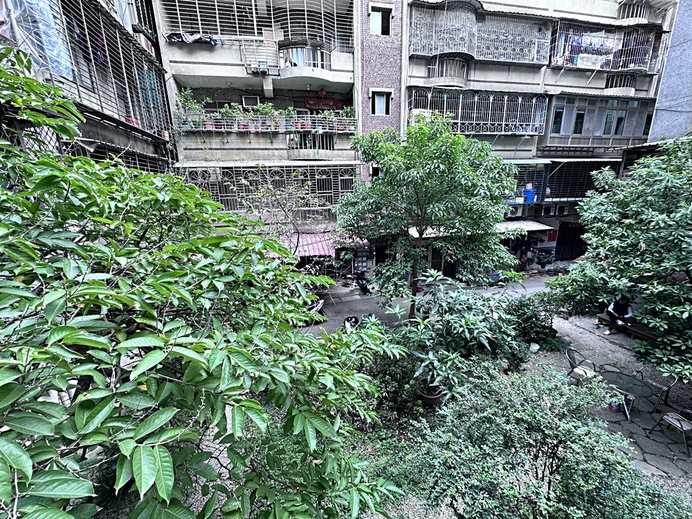 公寓少見綠意,棟距、採光佳