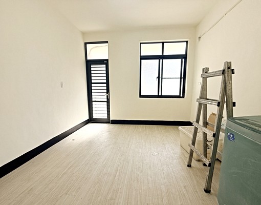 漢神百貨旁緊鄰新亞灣公寓4+5樓屋況新 - Image 1