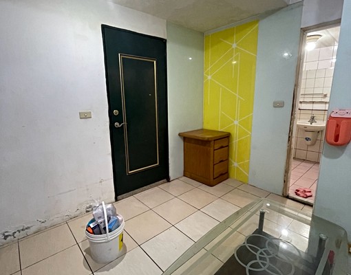 八里農會對面樓下公車站牌 - Image 2